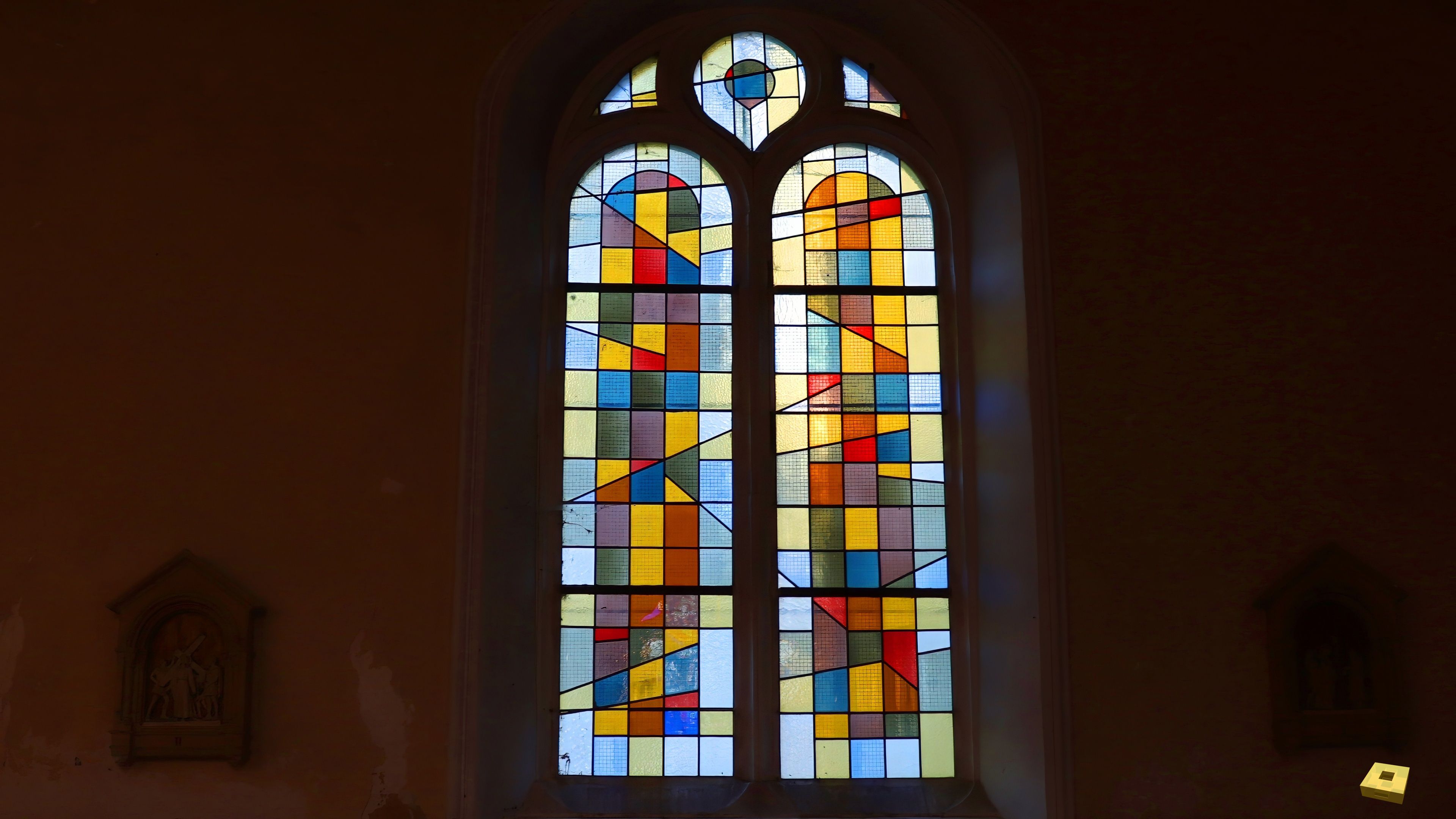 Mandres/Vair, church - stained glass (I)