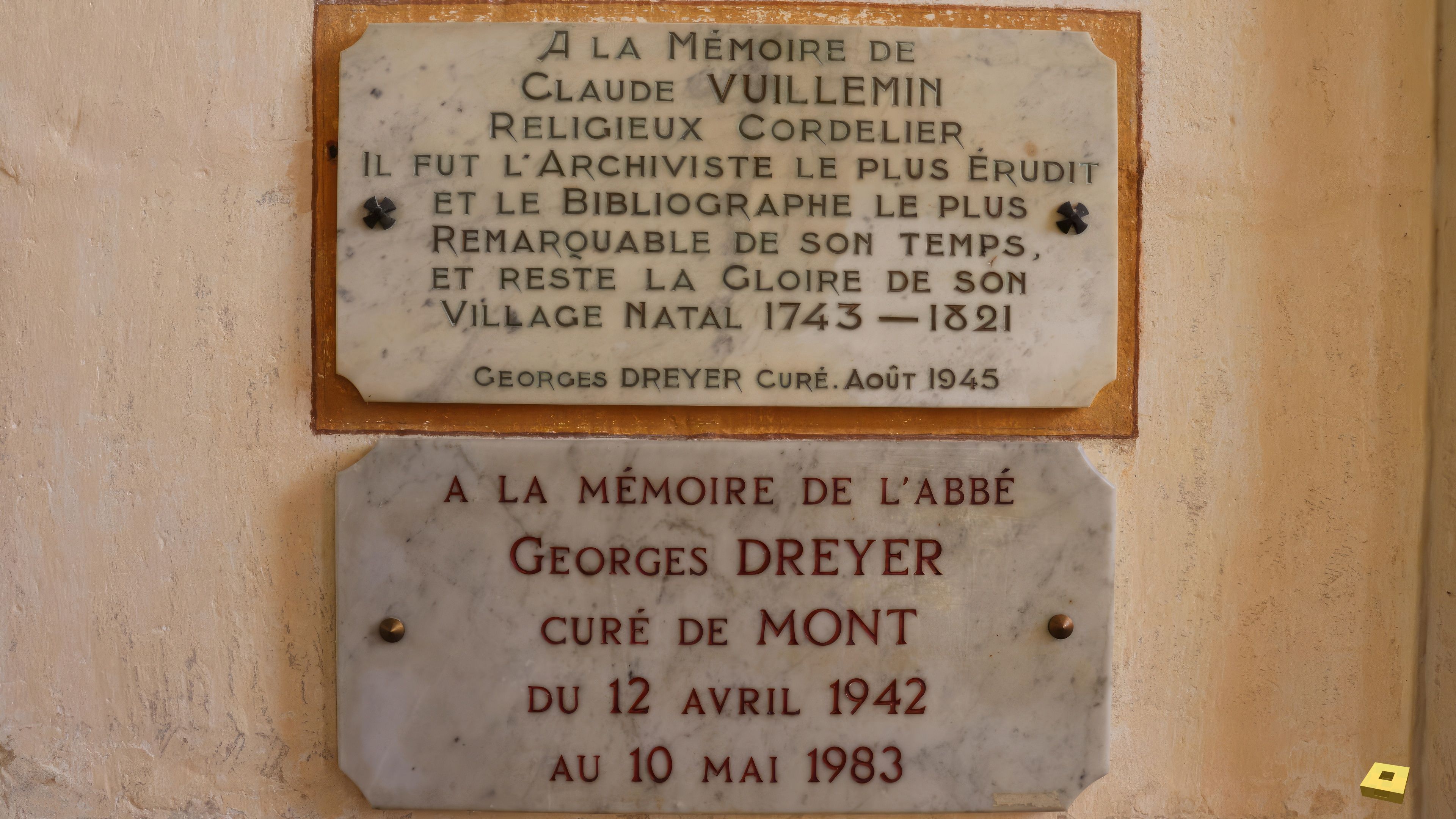 Mont, église - pierres (I)