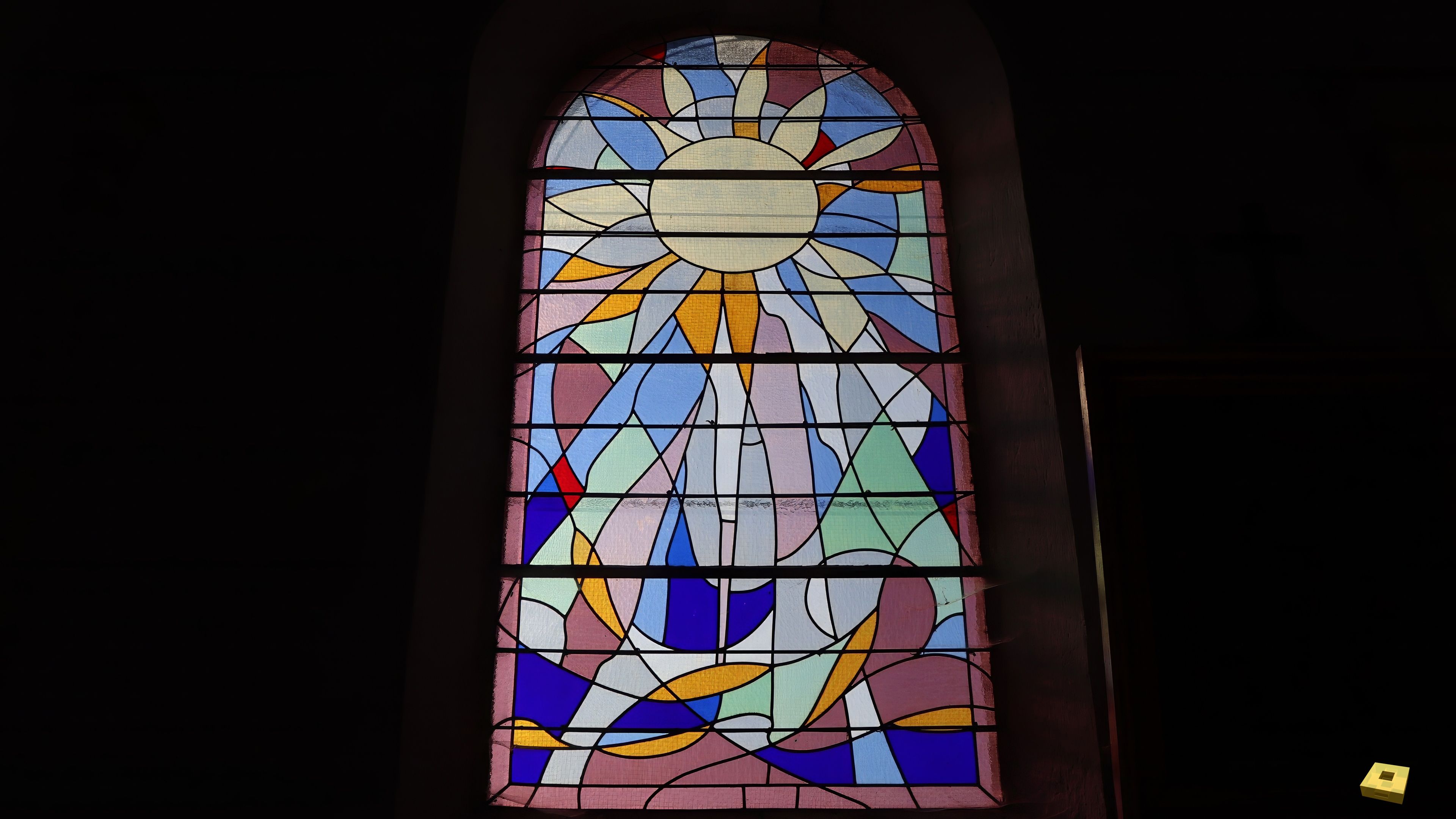 Mont, church - stained glass 1 (I)