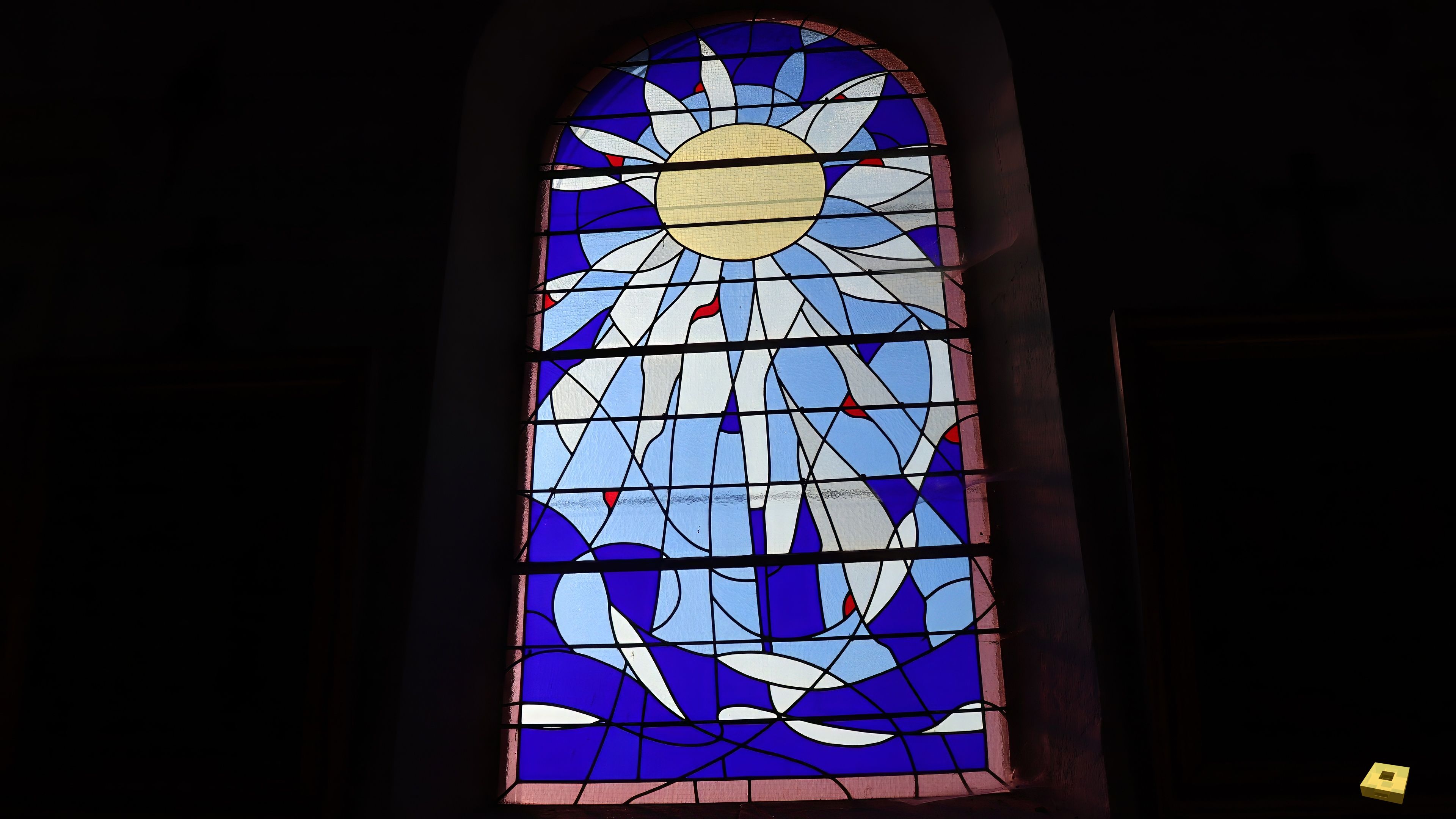 Mont, church - stained glass 3 (I)