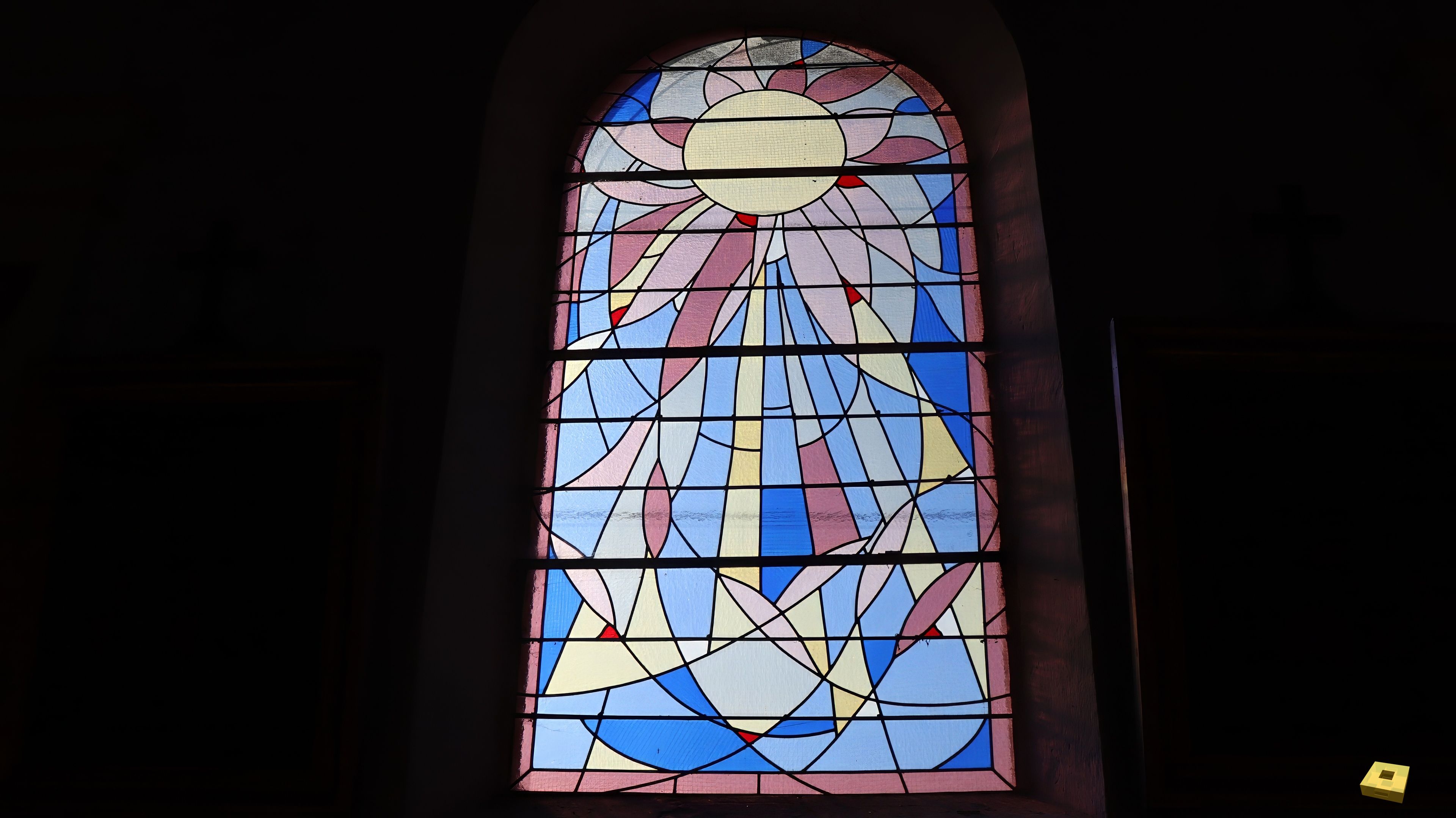 Mont, church - stained glass 2 (I)