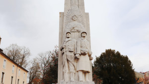Neufchâteau, Kriegsdenkmäler (S)