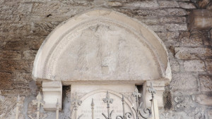 Neufchâteau, chapel - portico (S)