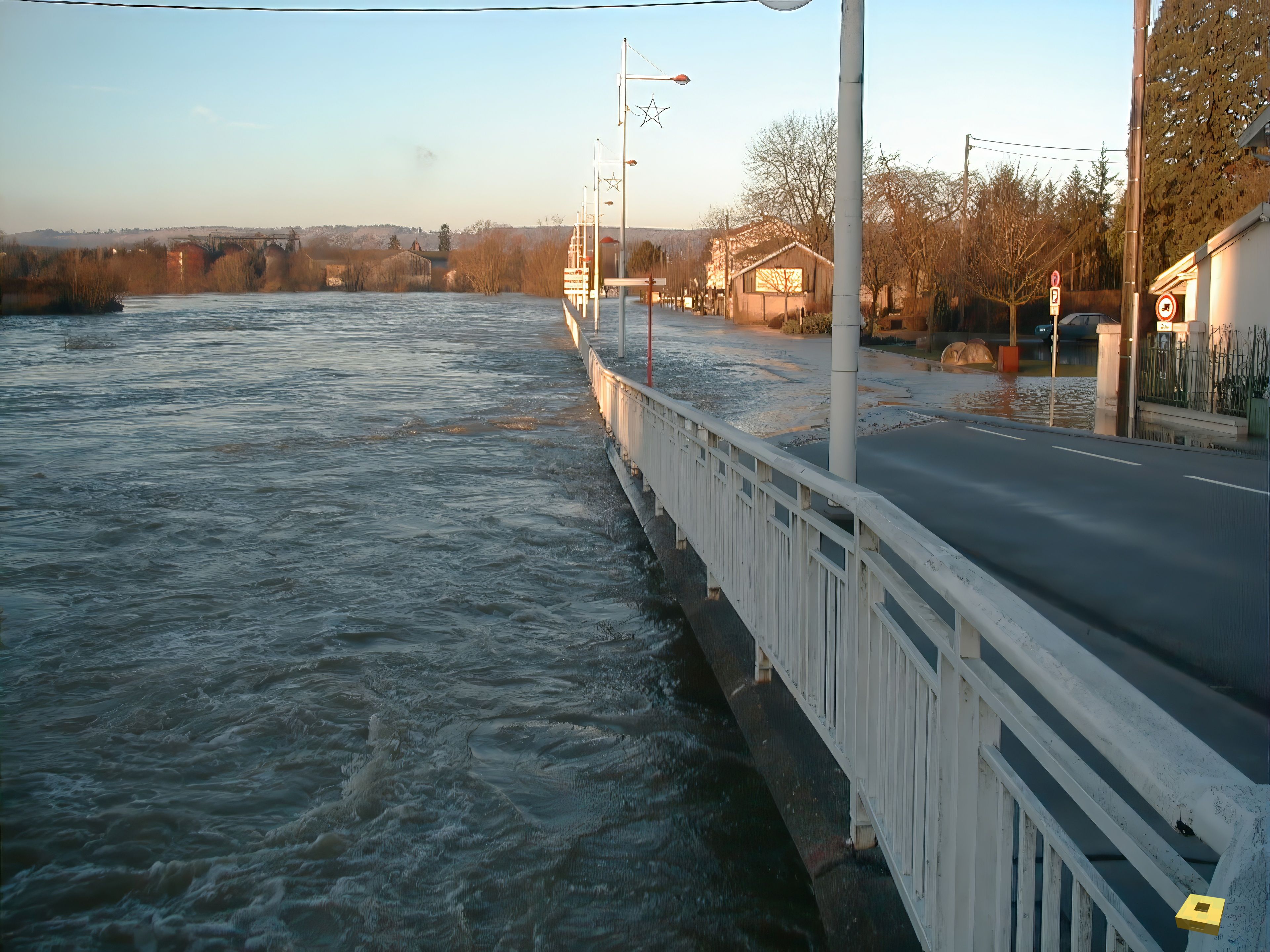 Neufchâteau,   crues - quai Jean Moulin (I)