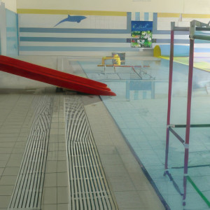 Neufchâteau, Schwimmbad - Rutsche (S)