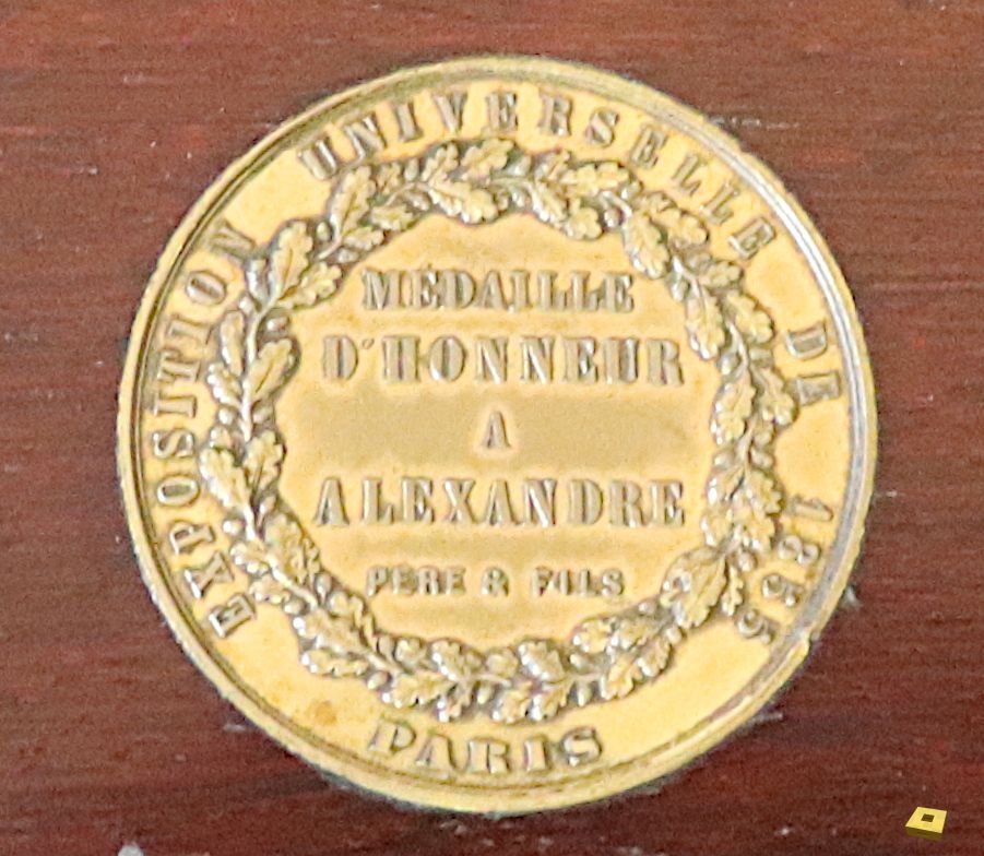 Rouceux, chapelle - harmonium (I)