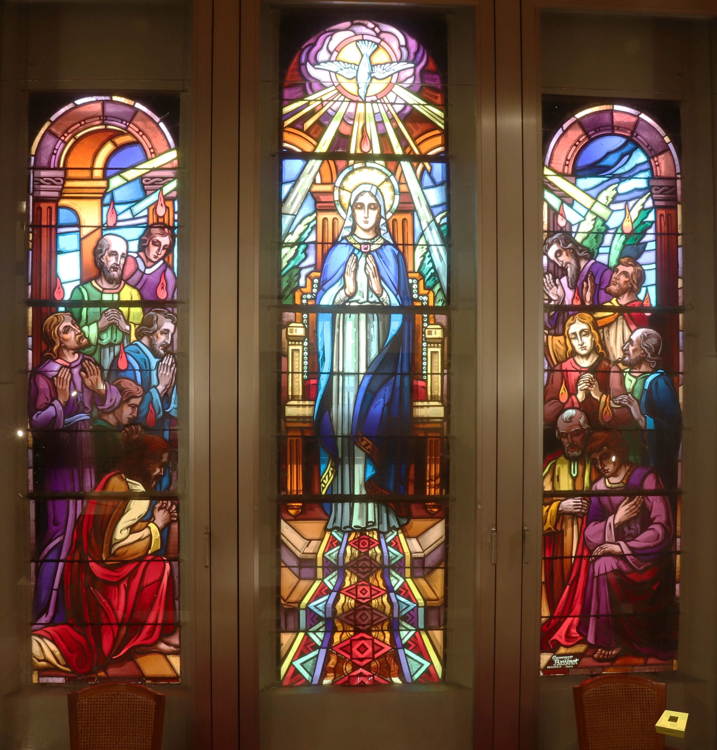 Rouceux, Chapel - Stained glass window (I)