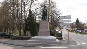 Neufchâteau, monuments aux morts (S)