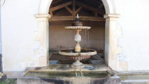 Pleuvezain, fountain and wash house (S)