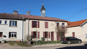 Pleuvezain, school (S)