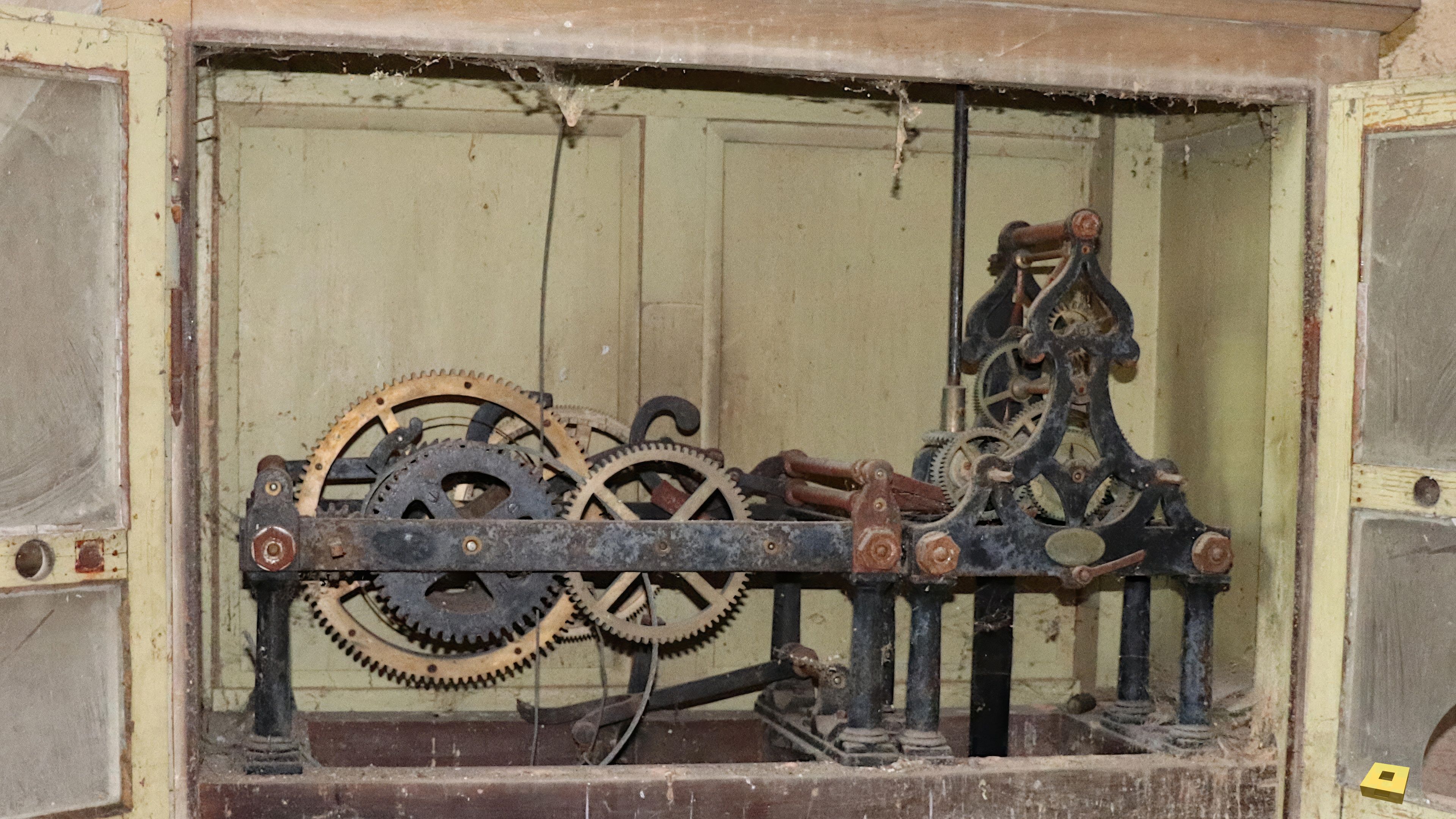Pompierre, church - clock (I)