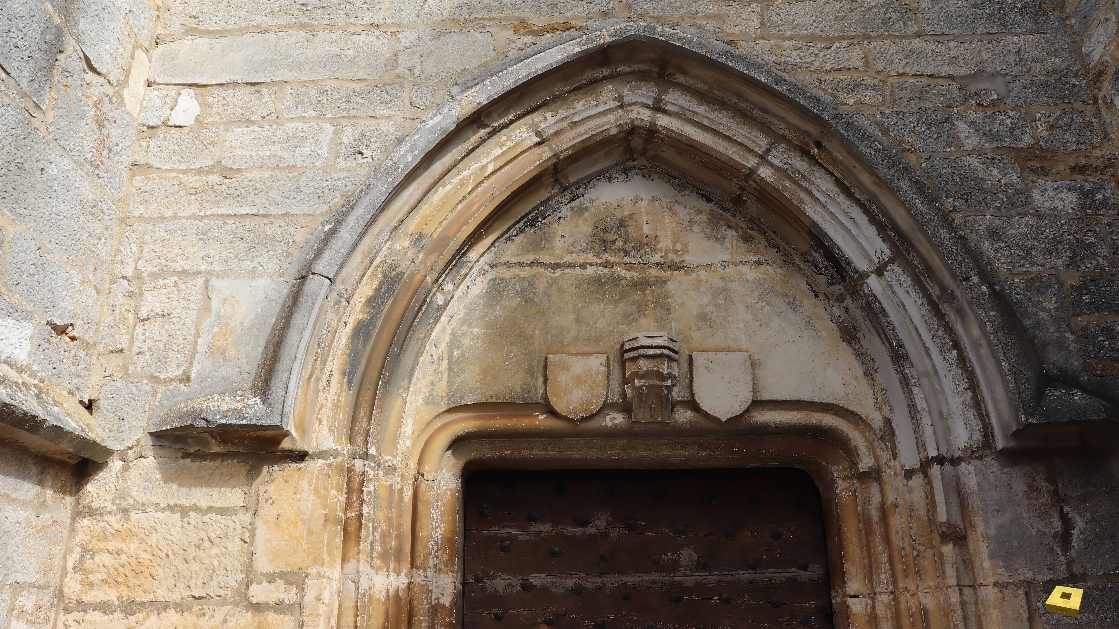 Prez-sous-Lafauche, porch (I)
