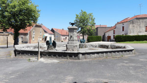 Prez-sous-Lafauche, fontaine (S)