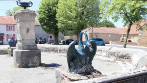 Prez-sous-Lafauche, fontaine (S)