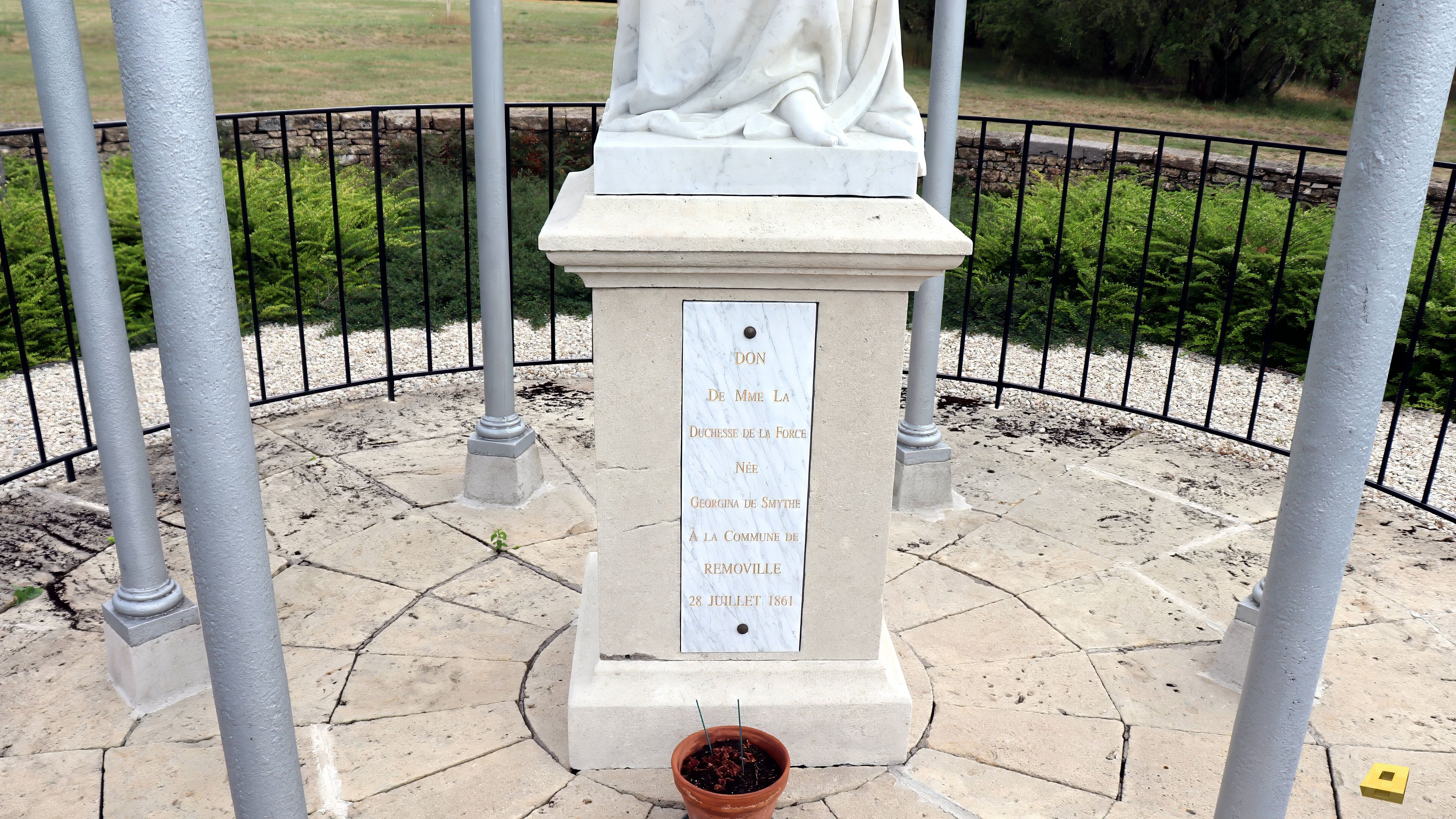 Removille, virgin (I)
