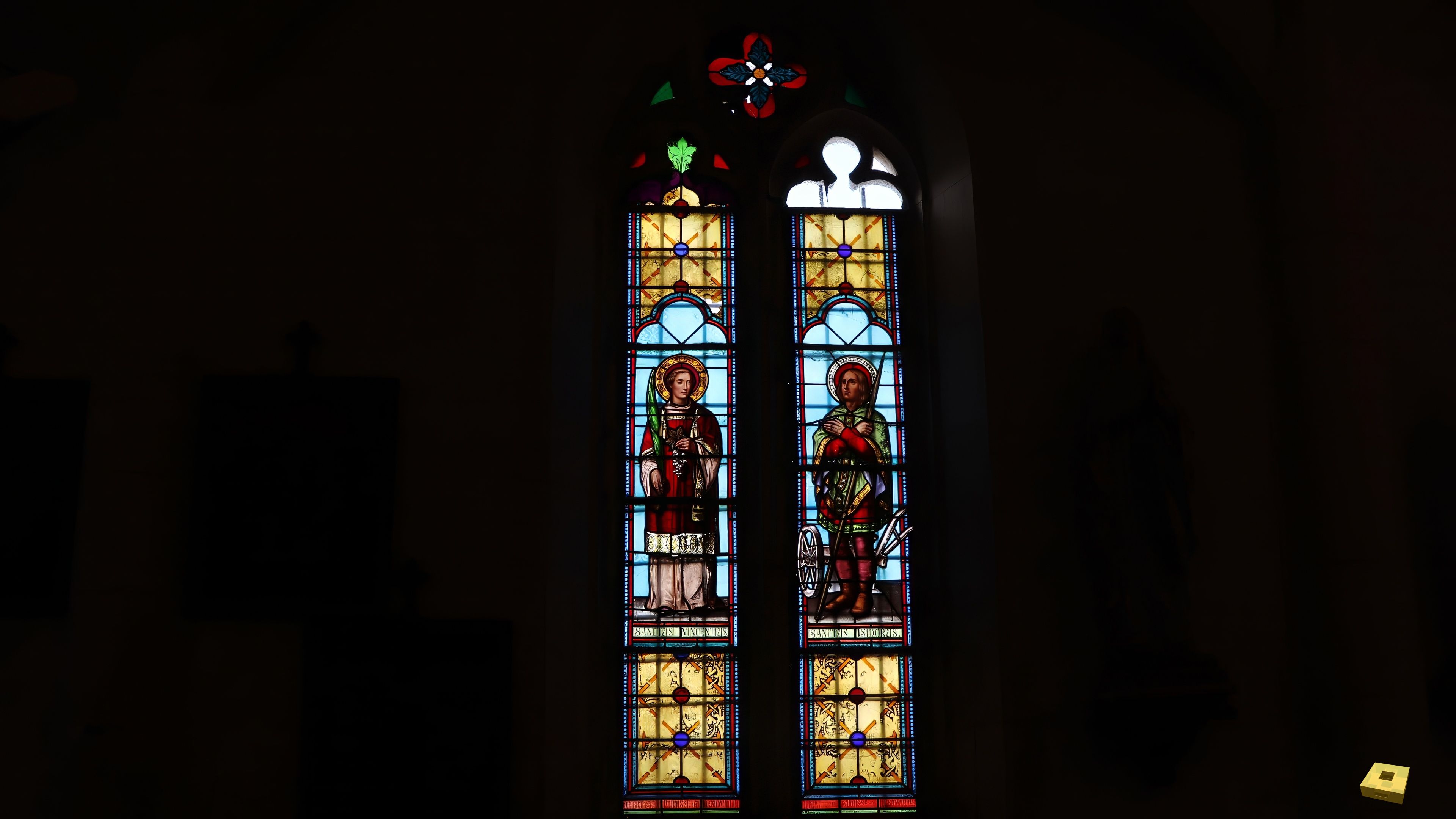 Removille, Kirche - Buntglasfenster (I)