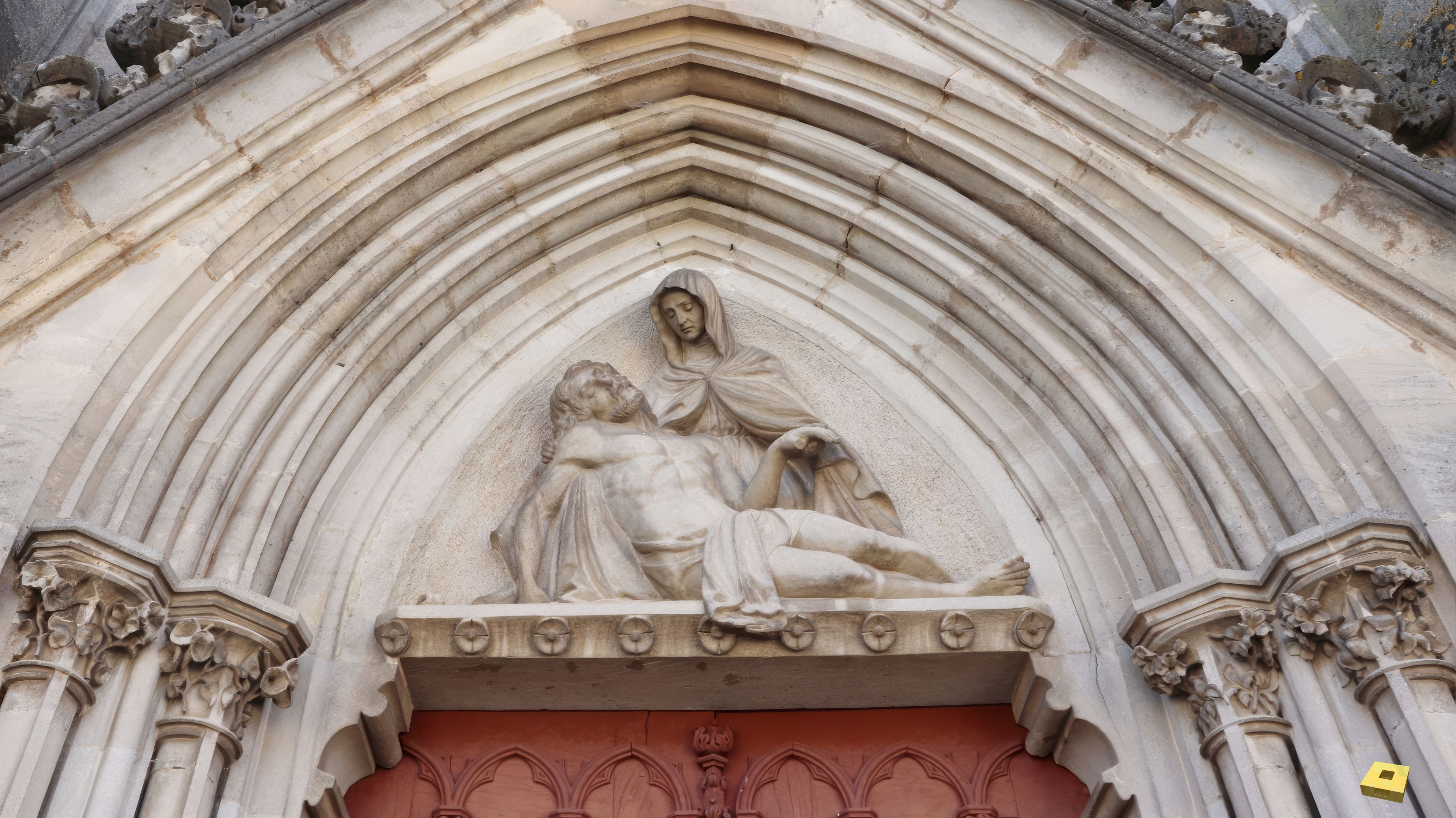 Sartes, église - piéta (I)