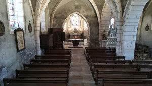 Semilly, church - view of the altar (S)
