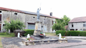 Semilly, monument aux morts (S)
