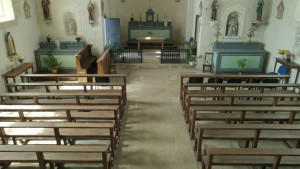 Seraumont, church - view of altar (S)