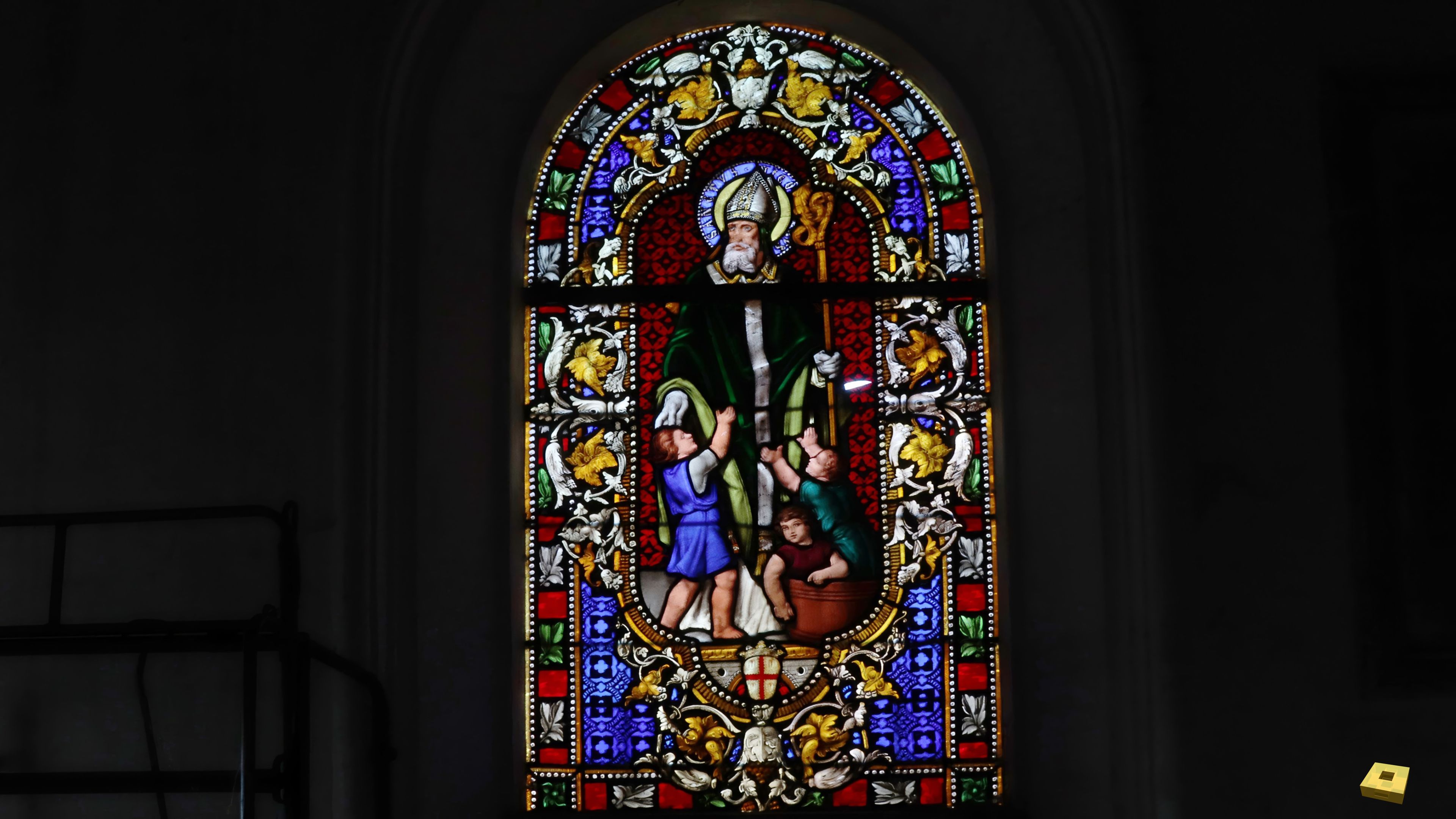 St Léger, stained glass window (I)