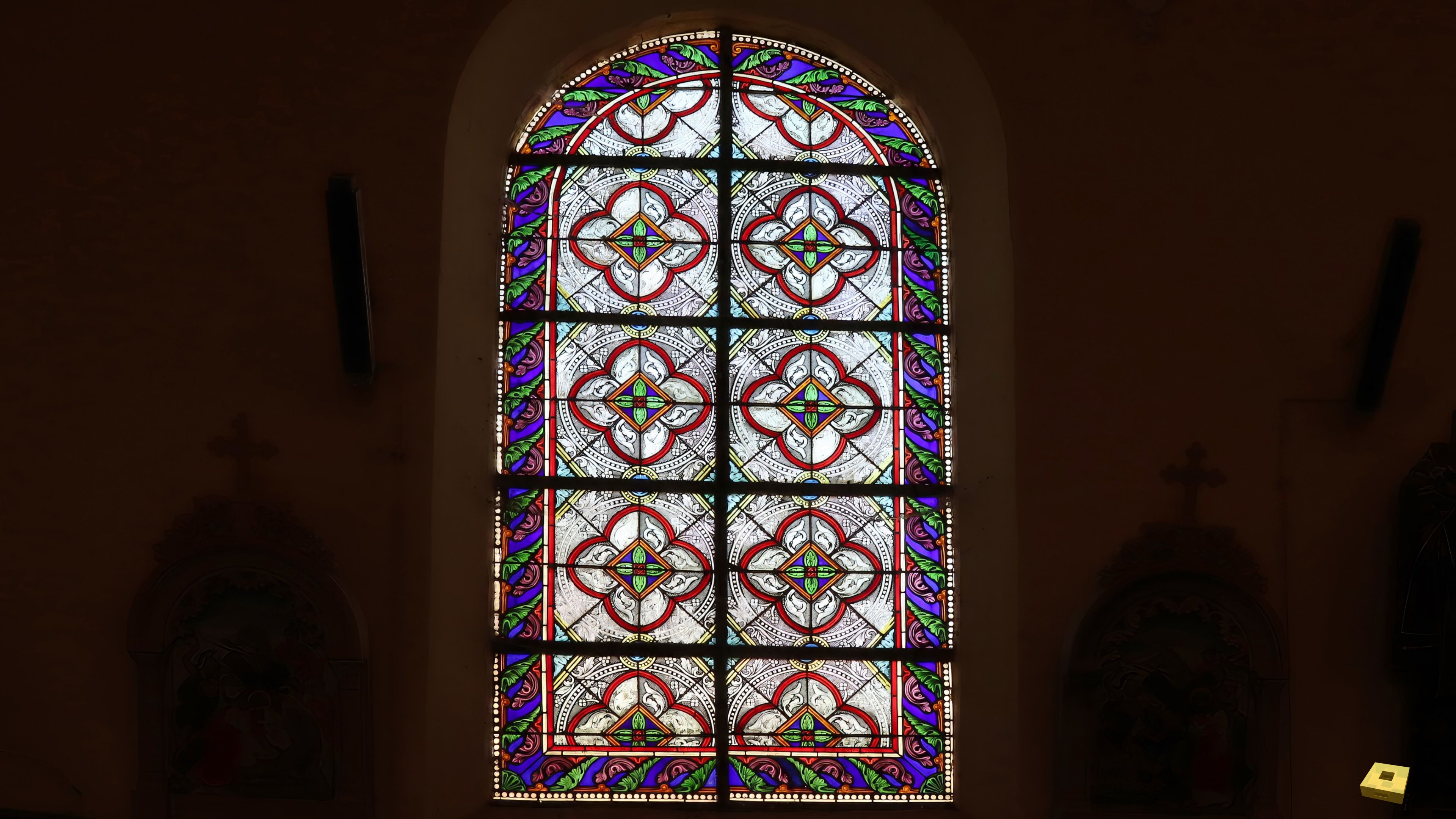 St Léger, stained glass window (I)