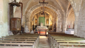 Urville, church - view of altar (S)