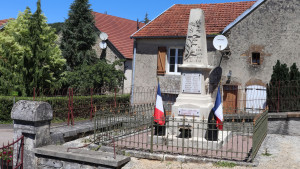 Vesaignes, war memorial (S)
