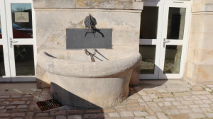 Vicherey, fountain (S)