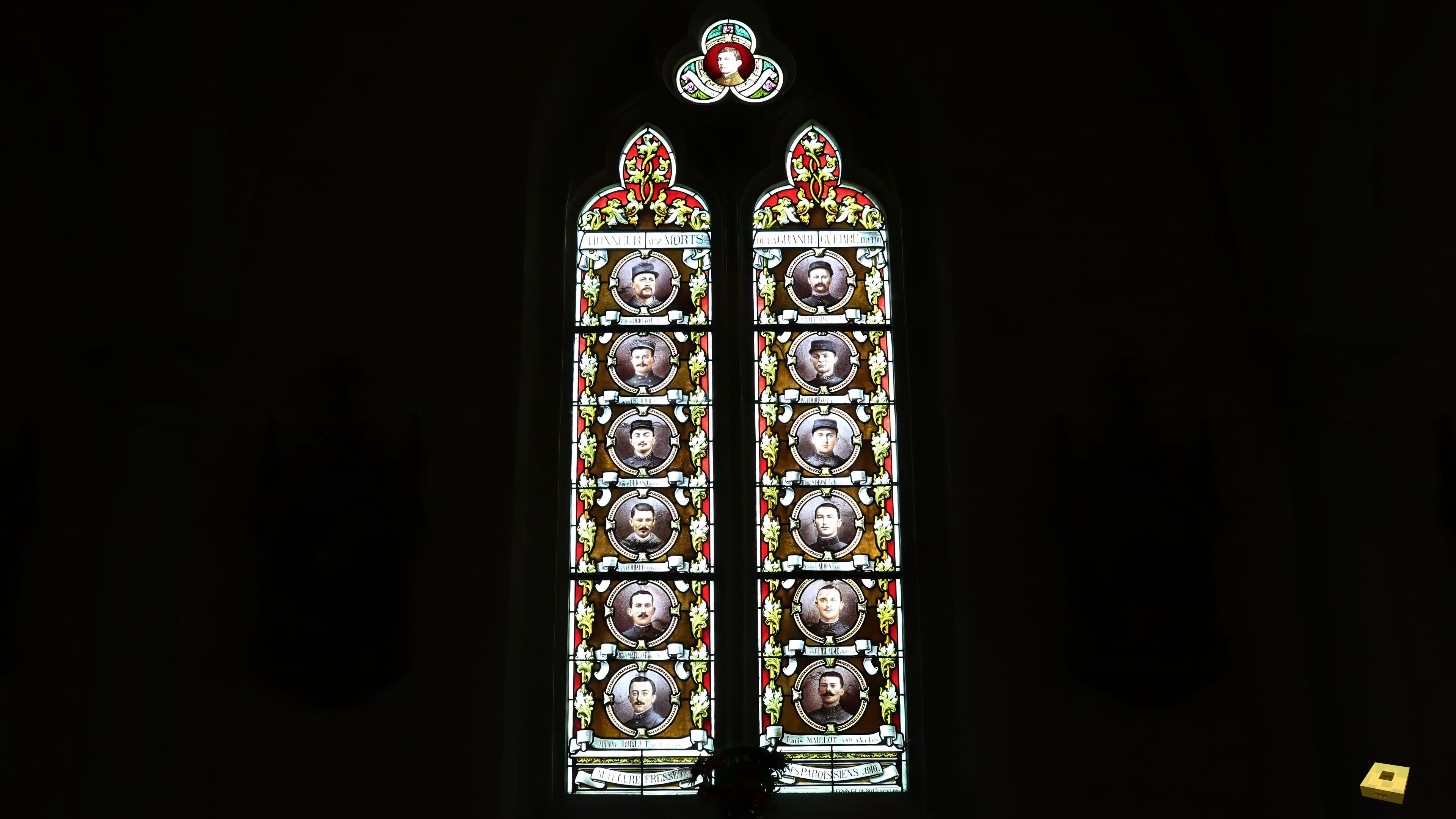 Viocourt, Kirche - Buntglasfenster (I)