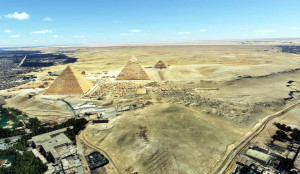 Le Caire, pyramides (S)