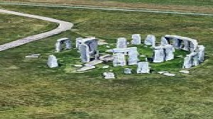 Stonehenge (S)