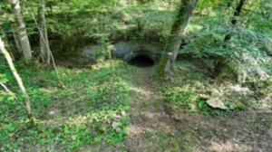 Tramont, St Amon cave (R)