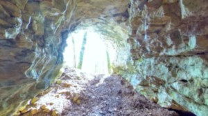 Pompierre, Höhle (r)