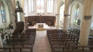 Removille, Kirche - Blick auf den Altar (S)