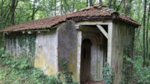 Jainvilotte, Kapelle im Wald (S)