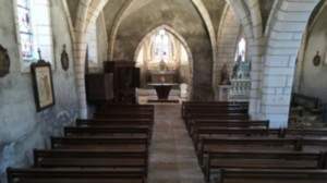 Semilly, Kirche - Blick auf den Altar (S)