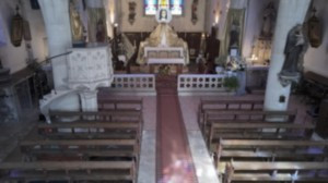 Moncel, Kirche - Blick auf den Altar (S)