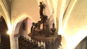 Aouze, Kirche - Kopfbedeckung (I)